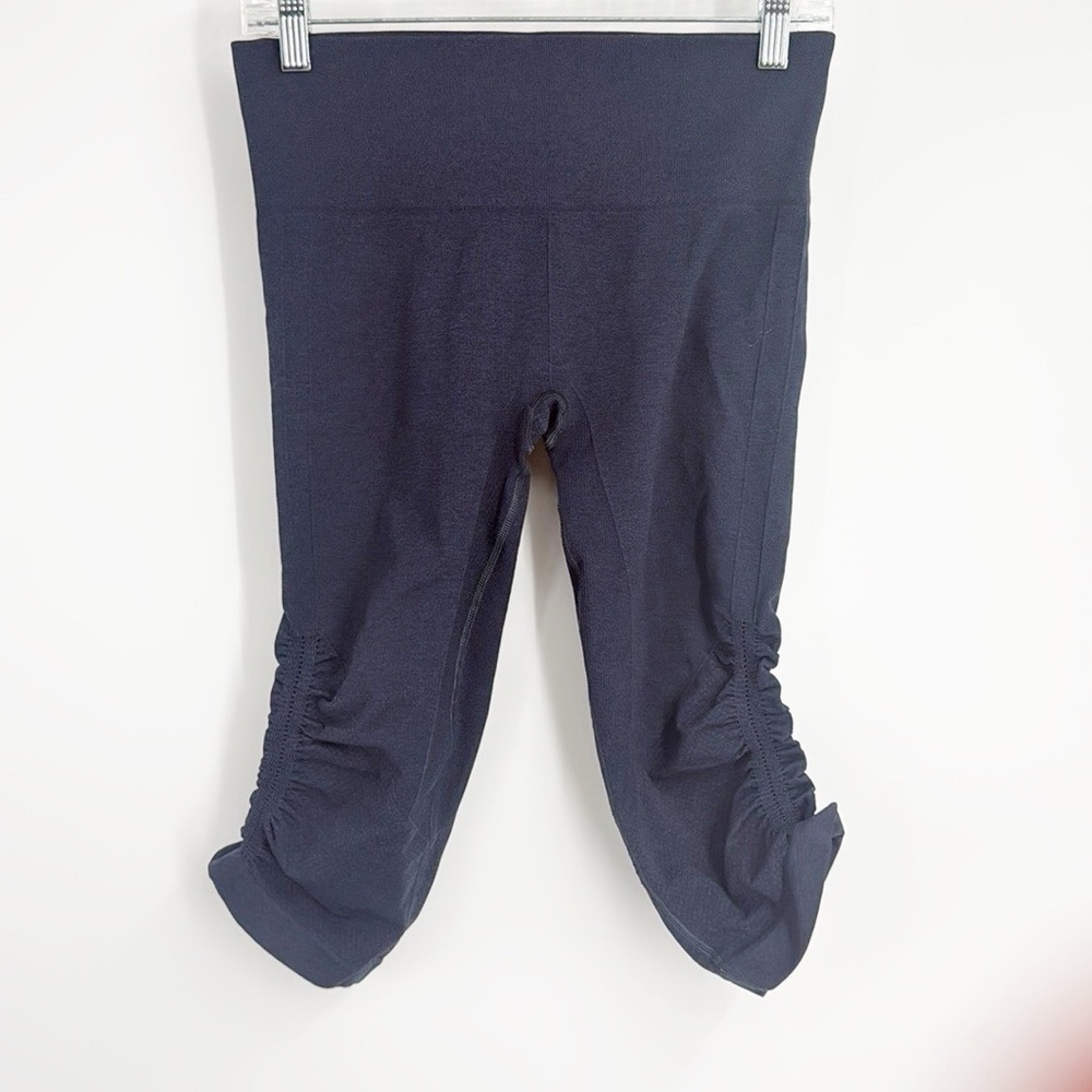 Lululemon In The Flow Crop navy Blue size 8 - Picture 2 of 9